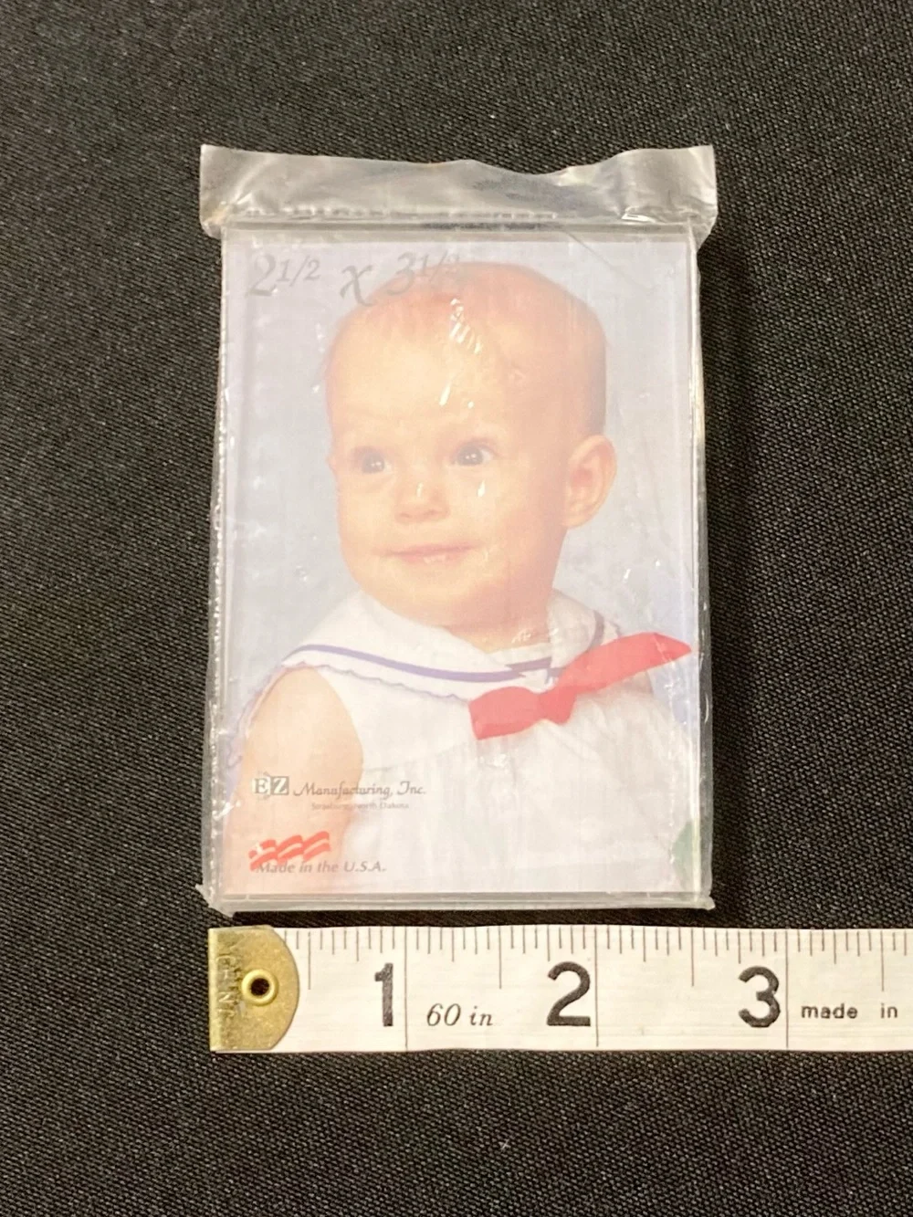 ⭐️ Vintage Transparent Plastic 2.5” x 3.5”  Magnet Picture Frame